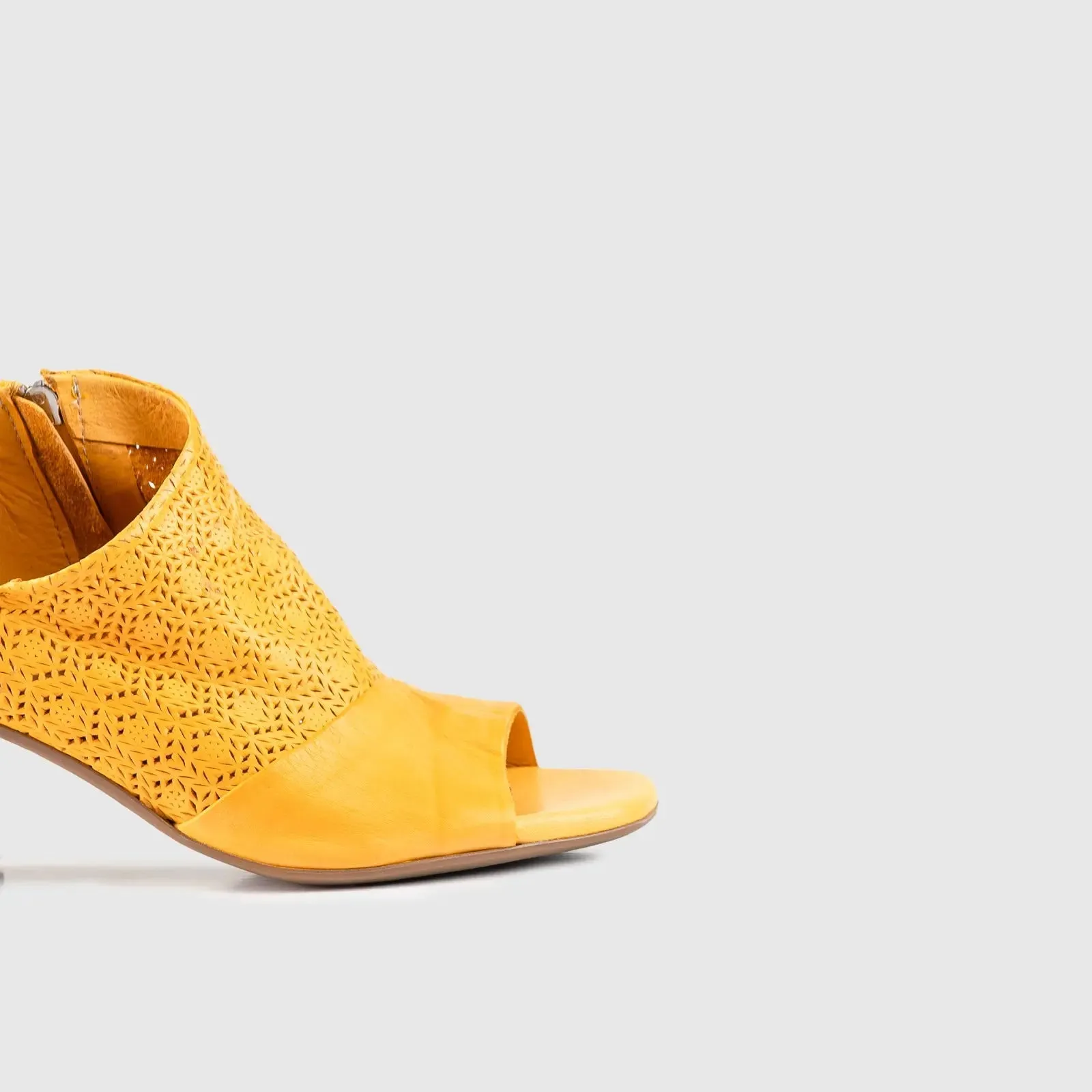 Leather Comfort Block Heel Sandal Yellow 9076
